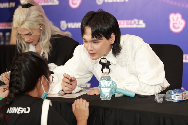 Nguyễn Trần Trung Quân - Denis Đặng liên tục phát cẩu lương, Uni5 gây thương nhớ vì nhan sắc ngày càng thăng hạng - Ảnh 6.