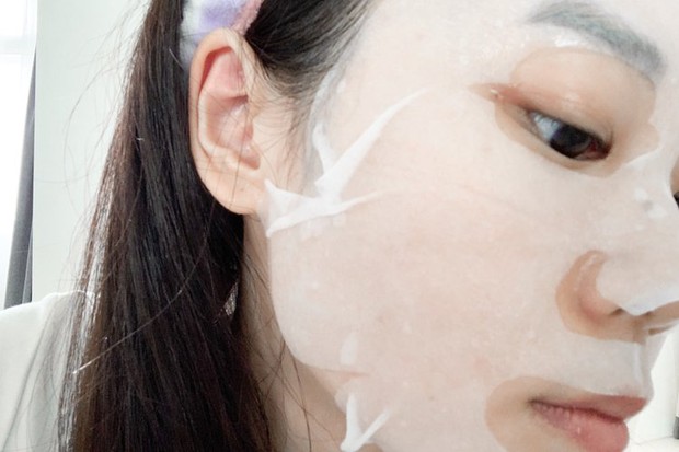 Để níu giữ tuổi xuân khi lấy chồng trẻ kém 6 tuổi, con dâu vua sòng bạc Macau chuyên đắp 4 loại mask giấy này: Có loại chỉ 30k - Ảnh 8. Để níu giữ tuổi xuân khi lấy chồng trẻ kém 6 tuổi, con dâu vua sòng bạc Macau chuyên đắp 4 loại mask giấy này: Có loại chỉ 30k - Ảnh 8.