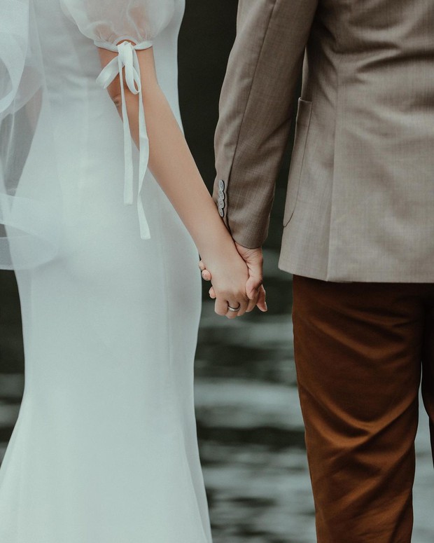 Tổng giám đốc Phan Thành tự tay khoe thiệp mời và hé lộ ảnh cưới đẹp xỉu, dân tình nôn nóng đếm ngược tới giờ G - Ảnh 5.