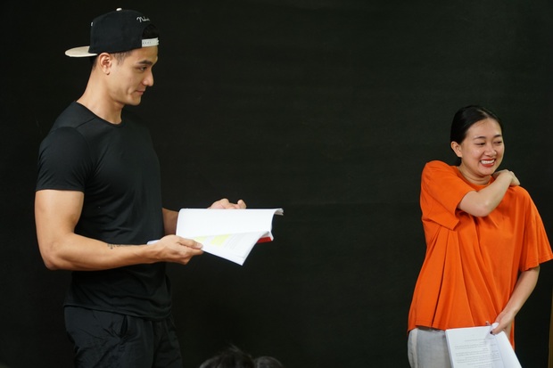 Supermodel Vinh Thuy suddenly joined Apple Xuan, causing a commotion behind the scenes of the artists' practice - Photo 2.