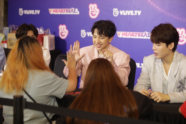 Nguyễn Trần Trung Quân - Denis Đặng liên tục phát cẩu lương, Uni5 gây thương nhớ vì nhan sắc ngày càng thăng hạng - Ảnh 3.