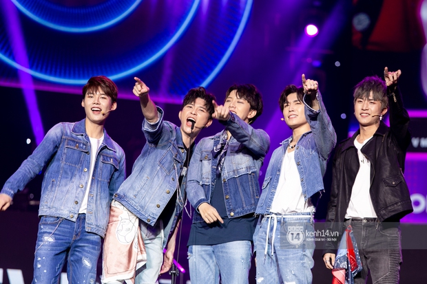 Noo Phước Thịnh cover loạt hit 2020, Nguyễn Trần Trung Quân đánh úp bài mới, cặp đôi đam mĩ CoDu phát cẩu lương siêu ngọt - Ảnh 16. Noo Phước Thịnh cover loạt hit 2020, Nguyễn Trần Trung Quân đánh úp bài mới, cặp đôi đam mĩ CoDu phát cẩu lương siêu ngọt - Ảnh 16.