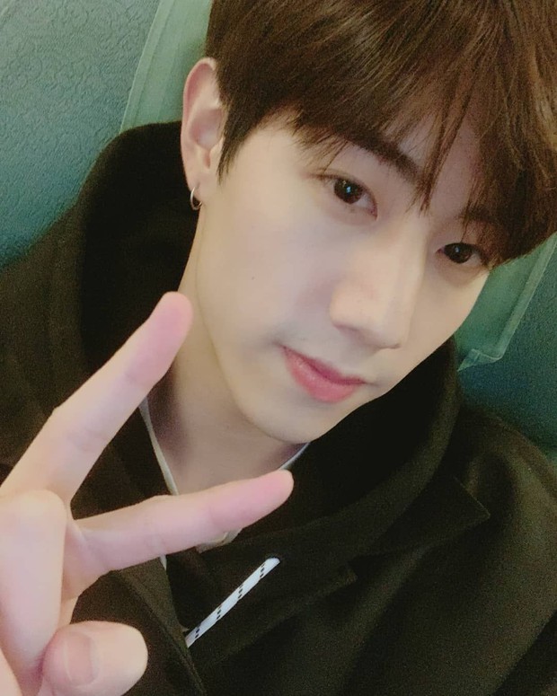 Kpop có 2 YouTuber mới nổi: Jennie mới lập nửa ngày có ngay nút vàng, mỹ nam GOT7 còn chưa kịp đăng clip nào đã gom được gần triệu subs - Ảnh 5. Kpop có 2 YouTuber mới nổi: Jennie mới lập nửa ngày có ngay nút vàng, mỹ nam GOT7 còn chưa kịp đăng clip nào đã gom được gần triệu subs - Ảnh 5.