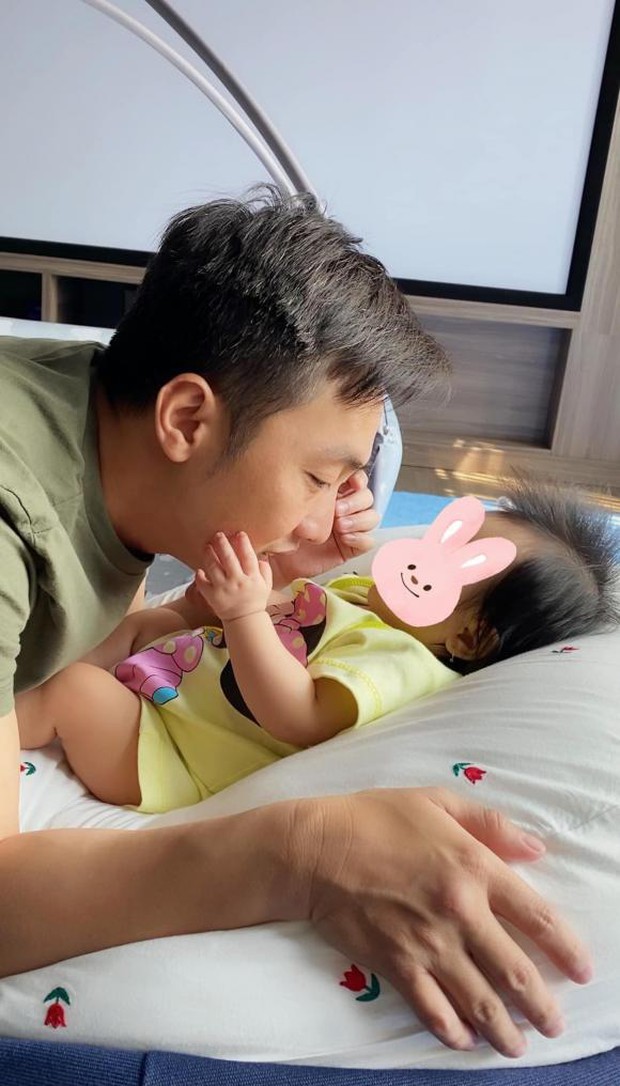 Đàm Thu Trang phá lệ hé lộ gần hết diện mạo ái nữ đầu lòng, nhìn góc nghiêng đã thấy đúng chất... “đẻ thuê” - Ảnh 3. Đàm Thu Trang phá lệ hé lộ gần hết diện mạo ái nữ đầu lòng, nhìn góc nghiêng đã thấy đúng chất... “đẻ thuê” - Ảnh 3.