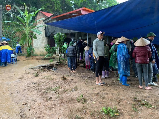 Những cái chết xót lòng của trẻ thơ: Mẹ ôm 2 con nhảy cầu, bố tự thiêu cùng con trong nhà tắm - Ảnh 1. Những cái chết xót lòng của trẻ thơ: Mẹ ôm 2 con nhảy cầu, bố tự thiêu cùng con trong nhà tắm - Ảnh 1.
