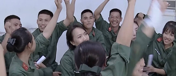 Tự nhận tông điếc nhưng Diệu Nhi vẫn muốn giành giải nhất khi thi hát trong quân đội - Ảnh 9. Tự nhận tông điếc nhưng Diệu Nhi vẫn muốn giành giải nhất khi thi hát trong quân đội - Ảnh 9.