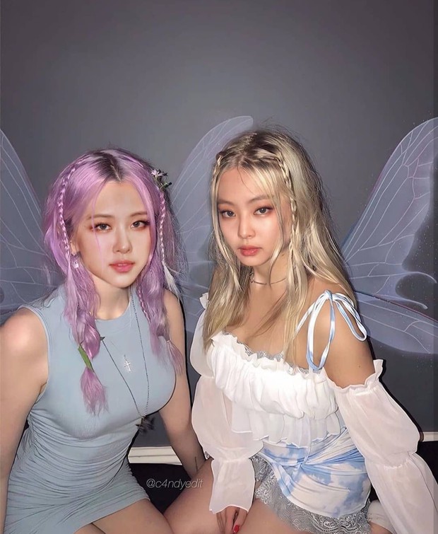 Ảnh Rosé - Jennie (BLACKPINK) váy ngắn cũn khoe body bốc lửa, tóc mới xinh như tiên tử gây bão MXH, nhưng sao cứ sai sai? - Ảnh 2. Ảnh Rosé - Jennie (BLACKPINK) váy ngắn cũn khoe body bốc lửa, tóc mới xinh như tiên tử gây bão MXH, nhưng sao cứ sai sai? - Ảnh 2.