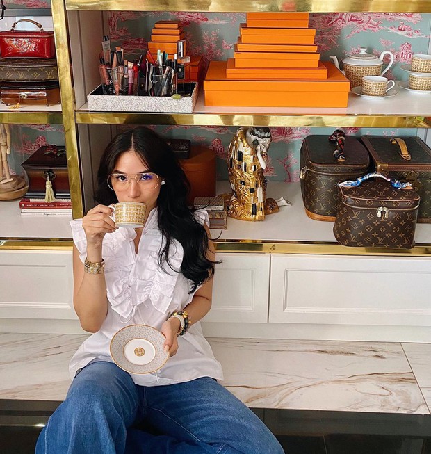 “Crazy Rich Asian nguyên mẫu chi hơn 200 triệu sắm toàn bát đĩa Hermès, nhìn bàn ăn sang chảnh thấy mê - Ảnh 1.