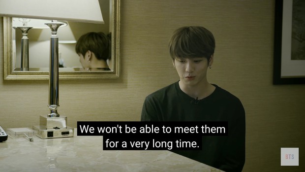 Khoảnh khắc Jungkook ngã quỵ trên sân khấu khiến BTS lo lắng tột độ, SUGA còn lén khóc trong phòng tắm - Ảnh 11. Khoảnh khắc Jungkook ngã quỵ trên sân khấu khiến BTS lo lắng tột độ, SUGA còn lén khóc trong phòng tắm - Ảnh 11.