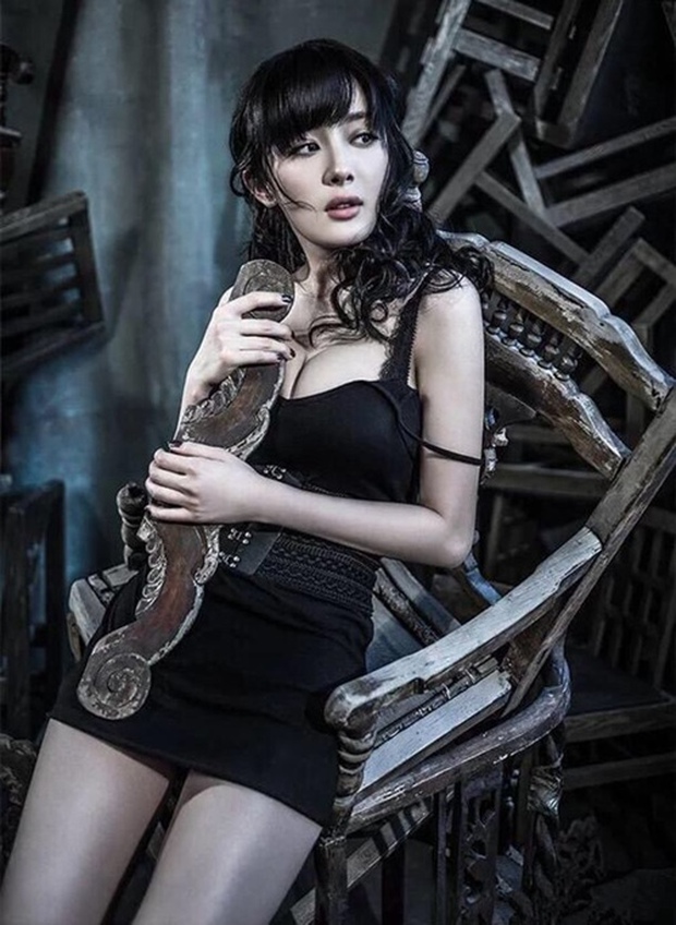 Vẫn biết body Dương Mịch hoàn hảo, nhưng ai ngờ ảnh team qua đường lại cho thấy vòng 1 của cô nàng khủng nhường này - Ảnh 6.