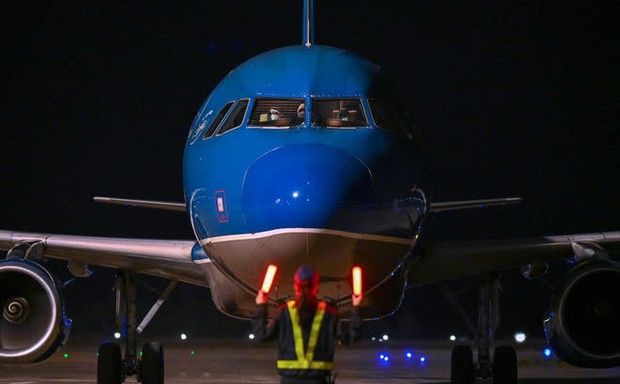 Ngẫm về lời bài hát Diệu Kỳ Việt Nam: Câu chuyện về các y bác sĩ, bánh mì thanh long, ATM gạo và anh chàng Soytiet đều được cài cắm! - Ảnh 15.