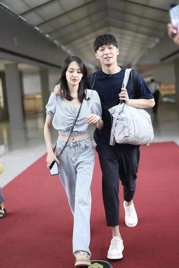 Fan soi ra chi tiết bất thường trong thời gian bị đồn mang thai của Trịnh Sảng, trang phục đã nói lên tất cả! - Ảnh 1. Fan soi ra chi tiết bất thường trong thời gian bị đồn mang thai của Trịnh Sảng, trang phục đã nói lên tất cả! - Ảnh 1.