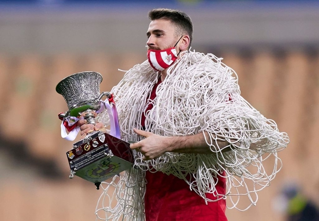 Đồng đội Messi ôm mặt giấu nỗi buồn, cầu thủ Bilbao hoá trang thành ngư dân sau chung kết Siêu Cúp Tây Ban Nha - Ảnh 5. Đồng đội Messi ôm mặt giấu nỗi buồn, cầu thủ Bilbao hoá trang thành ngư dân sau chung kết Siêu Cúp Tây Ban Nha - Ảnh 5.