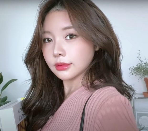 YouTuber Hàn kiếm triệu view nhờ makeup giống mỹ nhân True Beauty, netizen xỉu mạnh vì nhìn y chang nguyên mẫu - Ảnh 3. YouTuber Hàn kiếm triệu view nhờ makeup giống mỹ nhân True Beauty, netizen xỉu mạnh vì nhìn y chang nguyên mẫu - Ảnh 3.