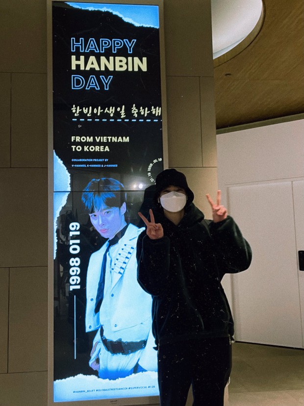 Hanbin chụp hình với bảng LED mừng sinh nhật tại Hàn Quốc, cảm ơn fan nhưng còn tận 71 cái đang chờ được check-in kia kìa! - Ảnh 8.