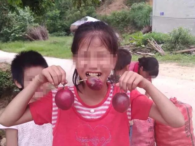 Bé gái bị kẻ biến thái sát hại dã man khi đang đi bán trái cây, gần 840 ngày sau mới được hỏa táng vì chờ hung thủ trả giá - Ảnh 1. Bé gái bị kẻ biến thái sát hại dã man khi đang đi bán trái cây, gần 840 ngày sau mới được hỏa táng vì chờ hung thủ trả giá - Ảnh 1.