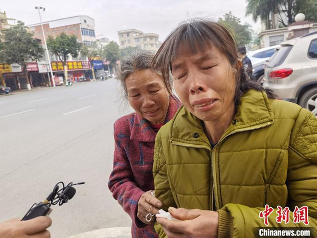 Bé gái bị kẻ biến thái sát hại dã man khi đang đi bán trái cây, gần 840 ngày sau mới được hỏa táng vì chờ hung thủ trả giá - Ảnh 2. Bé gái bị kẻ biến thái sát hại dã man khi đang đi bán trái cây, gần 840 ngày sau mới được hỏa táng vì chờ hung thủ trả giá - Ảnh 2.