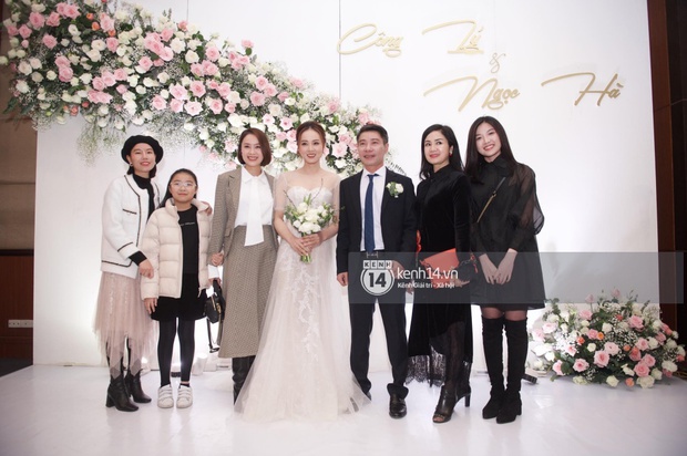 Dàn sao đổ bộ tiệc cưới NS Công Lý: Á hậu Thuỵ Vân đọ sắc bên cô dâu, Huyền My như người khổng lồ giữa dàn mỹ nhân - Ảnh 6.