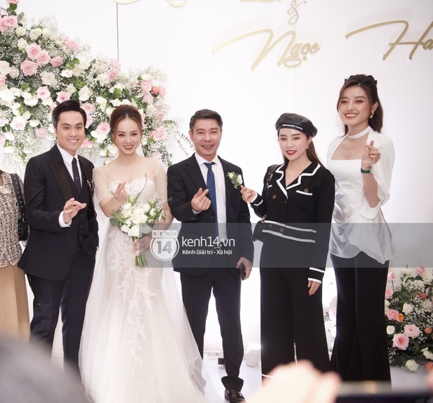 Dàn sao đổ bộ tiệc cưới NS Công Lý: Á hậu Thuỵ Vân đọ sắc bên cô dâu, Huyền My như người khổng lồ giữa dàn mỹ nhân - Ảnh 5.