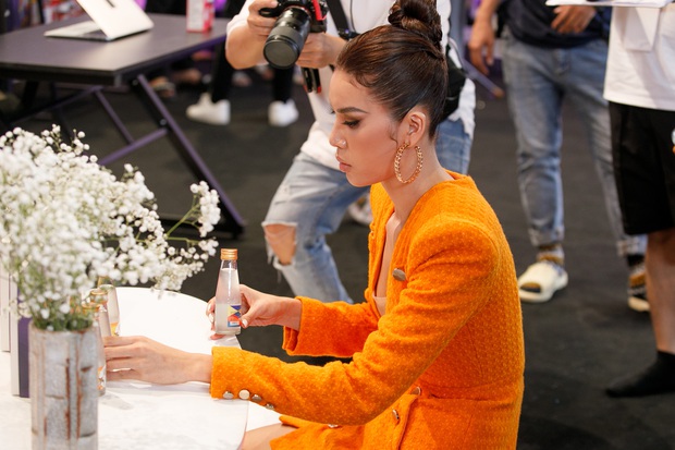 Hoàng Thùy - Minh Tú nổ tranh cãi, Hương Giang phải đứng ra giải quyết - Ảnh 4.