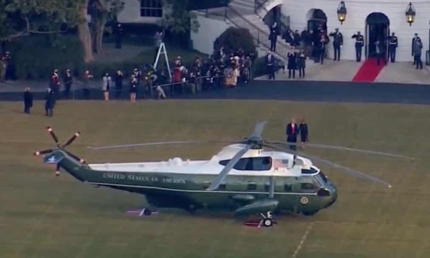 Những khoảnh khắc cuối cùng của ông Donald Trump trên cương vị Tổng thống Mỹ: Tươi cười, vẫy tay chào tạm biệt trước sự chứng kiến của gia đình - Ảnh 5. Những khoảnh khắc cuối cùng của ông Donald Trump trên cương vị Tổng thống Mỹ: Tươi cười, vẫy tay chào tạm biệt trước sự chứng kiến của gia đình - Ảnh 5.