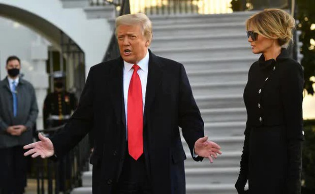 Những khoảnh khắc cuối cùng của ông Donald Trump trên cương vị Tổng thống Mỹ: Tươi cười, vẫy tay chào tạm biệt trước sự chứng kiến của gia đình - Ảnh 4. Những khoảnh khắc cuối cùng của ông Donald Trump trên cương vị Tổng thống Mỹ: Tươi cười, vẫy tay chào tạm biệt trước sự chứng kiến của gia đình - Ảnh 4.