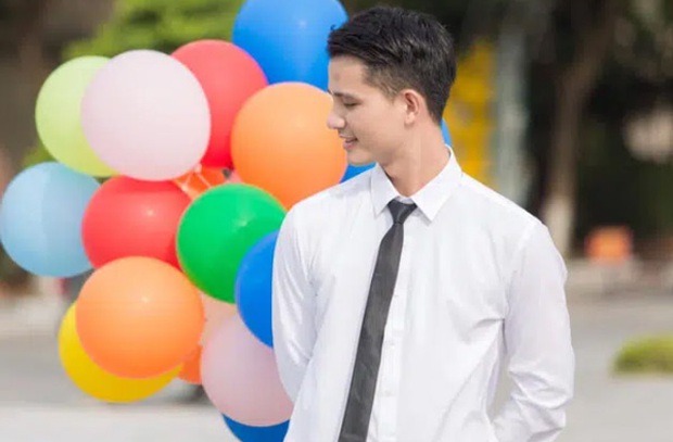 Chàng quân nhân được netizen đẩy thuyền với Diệu Nhi mặc quân phục hay sơ mi trắng đều soái ca ngời ngời, nể nhất là thành tích học tập - Ảnh 4.