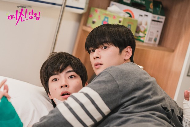 Thiếu Moon Ga Young, Cha Eun Woo liền mạnh bạo đè Hwang In Yeop ngay trong tập 11 True Beauty - Ảnh 3.