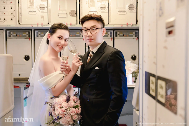 Màn rước dâu cực sang chảnh bằng máy bay của cặp đôi chú rể Hà Nội cô dâu Đà Nẵng, sốc hơn nữa là sự xuất hiện của dàn siêu xe trị giá hàng chục tỷ đồng! - Ảnh 2. Màn rước dâu cực sang chảnh bằng máy bay của cặp đôi chú rể Hà Nội cô dâu Đà Nẵng, sốc hơn nữa là sự xuất hiện của dàn siêu xe trị giá hàng chục tỷ đồng! - Ảnh 2.