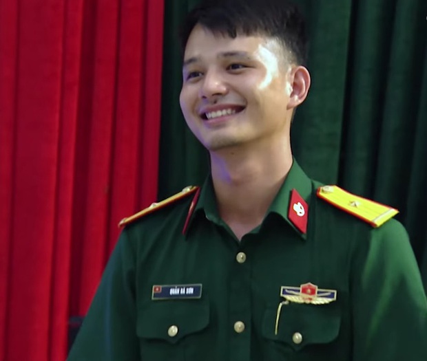 Chàng quân nhân được netizen đẩy thuyền với Diệu Nhi mặc quân phục hay sơ mi trắng đều soái ca ngời ngời, nể nhất là thành tích học tập - Ảnh 2.