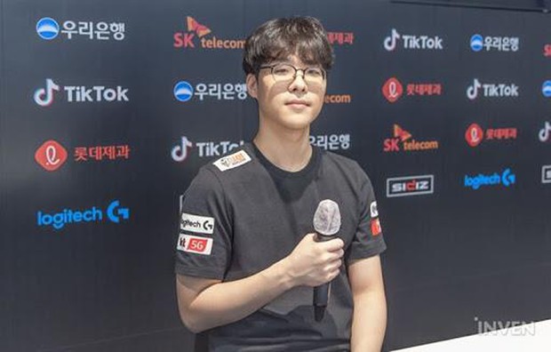 Lầy lội như cựu game thủ LCK, đánh game quá chán thì livestream tiệc tùng tại gia cùng gái xinh khiến ai xem cũng phải ghen tị - Ảnh 5.