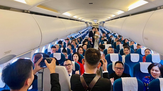 Màn rước dâu cực sang chảnh bằng máy bay của cặp đôi chú rể Hà Nội cô dâu Đà Nẵng, sốc hơn nữa là sự xuất hiện của dàn siêu xe trị giá hàng chục tỷ đồng! - Ảnh 3. Màn rước dâu cực sang chảnh bằng máy bay của cặp đôi chú rể Hà Nội cô dâu Đà Nẵng, sốc hơn nữa là sự xuất hiện của dàn siêu xe trị giá hàng chục tỷ đồng! - Ảnh 3.