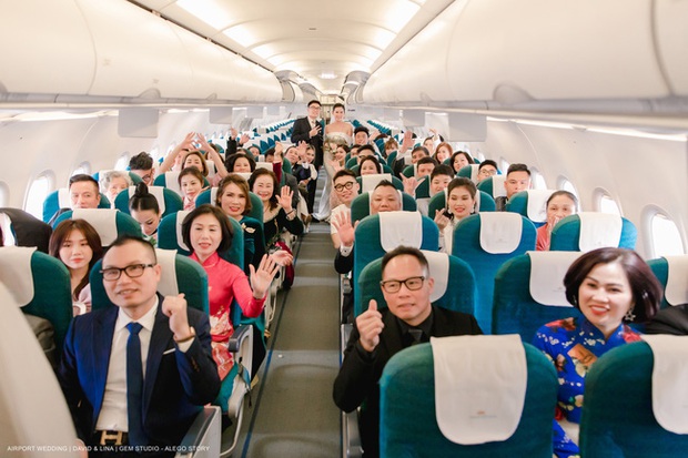 Màn rước dâu cực sang chảnh bằng máy bay của cặp đôi chú rể Hà Nội cô dâu Đà Nẵng, sốc hơn nữa là sự xuất hiện của dàn siêu xe trị giá hàng chục tỷ đồng! - Ảnh 5. Màn rước dâu cực sang chảnh bằng máy bay của cặp đôi chú rể Hà Nội cô dâu Đà Nẵng, sốc hơn nữa là sự xuất hiện của dàn siêu xe trị giá hàng chục tỷ đồng! - Ảnh 5.