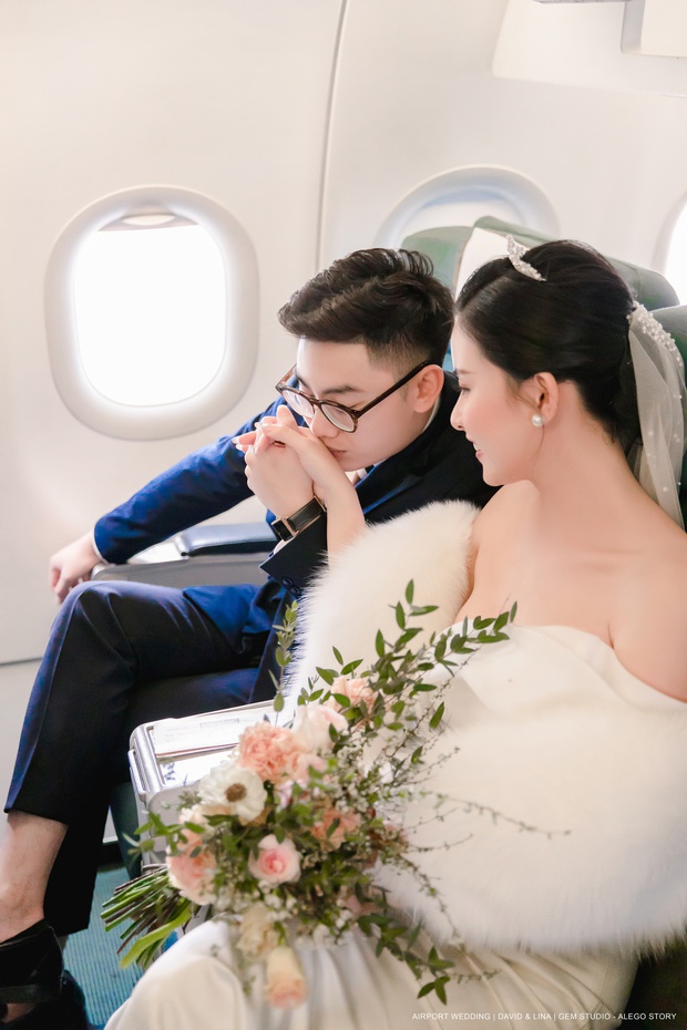Màn rước dâu cực sang chảnh bằng máy bay của cặp đôi chú rể Hà Nội cô dâu Đà Nẵng, sốc hơn nữa là sự xuất hiện của dàn siêu xe trị giá hàng chục tỷ đồng! - Ảnh 8. Màn rước dâu cực sang chảnh bằng máy bay của cặp đôi chú rể Hà Nội cô dâu Đà Nẵng, sốc hơn nữa là sự xuất hiện của dàn siêu xe trị giá hàng chục tỷ đồng! - Ảnh 8.