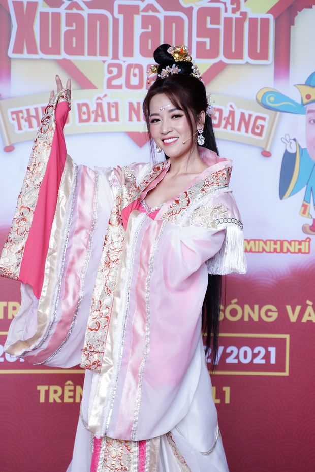Tạo hình chặt chém của bộ 3 Nam Thư - Puka - Kiều Loan trong Táo Xuân 2021 - Ảnh 4. Tạo hình chặt chém của bộ 3 Nam Thư - Puka - Kiều Loan trong Táo Xuân 2021 - Ảnh 4.