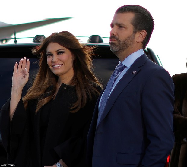 Khoảnh khắc nữ thần Ivanka Trump khóc khi nghe cha nói lời chia tay gây bão, cậu út Barron không xuất hiện khiến mọi người tò mò - Ảnh 10. Khoảnh khắc nữ thần Ivanka Trump khóc khi nghe cha nói lời chia tay gây bão, cậu út Barron không xuất hiện khiến mọi người tò mò - Ảnh 10.