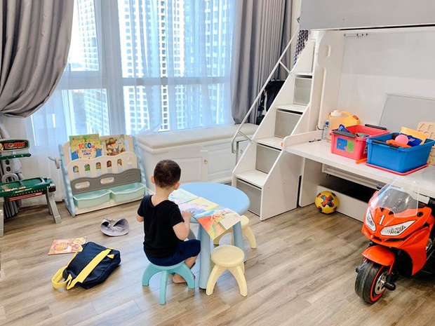 Căn hộ của hot mom Ly Kute: Sang chảnh nhưng không kém phần ấm cúng, riêng căn bếp chiếm hết spotlight - Ảnh 7. Căn hộ của hot mom Ly Kute: Sang chảnh nhưng không kém phần ấm cúng, riêng căn bếp chiếm hết spotlight - Ảnh 7.