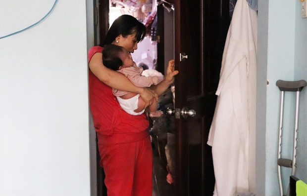 Nỗi đau của sản phụ bị liệt nửa người sau khi sinh mổ: Giờ em không thể cho con bú và tự tay ôm ấp chăm sóc con, chỉ mong BV trả lại hồ sơ bệnh án - Ảnh 4. Nỗi đau của sản phụ bị liệt nửa người sau khi sinh mổ: Giờ em không thể cho con bú và tự tay ôm ấp chăm sóc con, chỉ mong BV trả lại hồ sơ bệnh án - Ảnh 4.