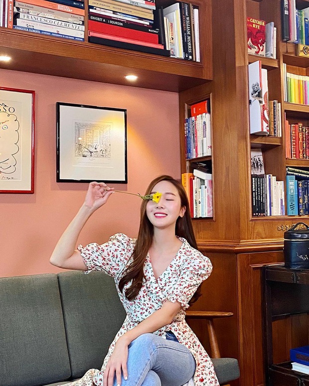 Màn đụng váy của Park Min Young và Jessica: Tưởng cạnh tranh gắt lắm, ai ngờ mang ý nghĩa cực đáng ngưỡng mộ đằng sau - Ảnh 3. Màn đụng váy của Park Min Young và Jessica: Tưởng cạnh tranh gắt lắm, ai ngờ mang ý nghĩa cực đáng ngưỡng mộ đằng sau - Ảnh 3.