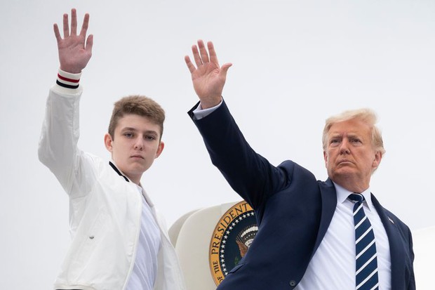 Khoảnh khắc nữ thần Ivanka Trump khóc khi nghe cha nói lời chia tay gây bão, cậu út Barron không xuất hiện khiến mọi người tò mò - Ảnh 11. Khoảnh khắc nữ thần Ivanka Trump khóc khi nghe cha nói lời chia tay gây bão, cậu út Barron không xuất hiện khiến mọi người tò mò - Ảnh 11.