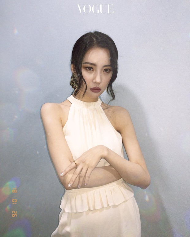Dàn nữ thần Kbiz nổi tiếng vì... trời sinh ra đã béo không nổi: Lisa xứng danh thánh body nhưng vẫn chưa bằng eo nhỏ kỷ lục của Seo Ye Ji - Ảnh 19. Dàn nữ thần Kbiz nổi tiếng vì... trời sinh ra đã béo không nổi: Lisa xứng danh thánh body nhưng vẫn chưa bằng eo nhỏ kỷ lục của Seo Ye Ji - Ảnh 19.