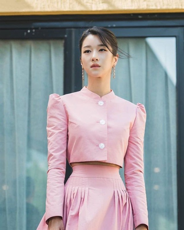 Dàn nữ thần Kbiz nổi tiếng vì... trời sinh ra đã béo không nổi: Lisa xứng danh thánh body nhưng vẫn chưa bằng eo nhỏ kỷ lục của Seo Ye Ji - Ảnh 6. Dàn nữ thần Kbiz nổi tiếng vì... trời sinh ra đã béo không nổi: Lisa xứng danh thánh body nhưng vẫn chưa bằng eo nhỏ kỷ lục của Seo Ye Ji - Ảnh 6.