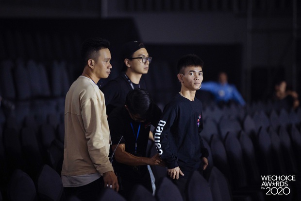 Dàn sao khoe sắc tại buổi tổng duyệt WeChoice 2020: Hoàng Thùy Linh cực xinh, MCK - Tlinh phát cẩu lương, Bích Phương đi luôn với gấu? - Ảnh 21. Dàn sao khoe sắc tại buổi tổng duyệt WeChoice 2020: Hoàng Thùy Linh cực xinh, MCK - Tlinh phát cẩu lương, Bích Phương đi luôn với gấu? - Ảnh 21.