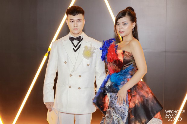 Dàn hot couple sánh vai tại Gala WeChoice Awards: Linh Rin - Phillip Nguyễn trông như vợ chồng son, Wean - Naomi bao ngầu - Ảnh 11.