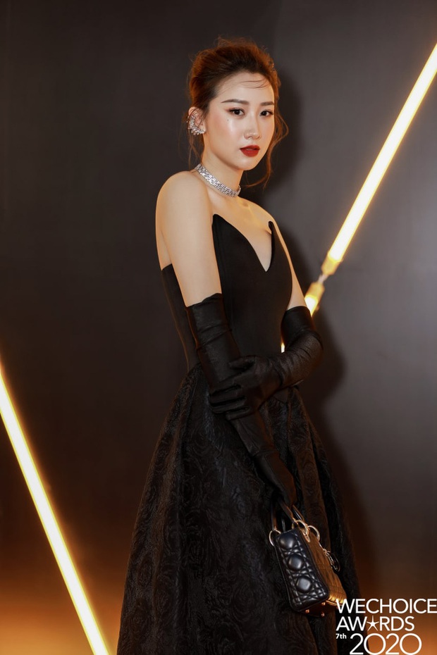 Dàn sao Rap Việt, Sao Nhập Ngũ, Người Ấy Là Ai... xúng xính lên đồ đổ bộ thảm đỏ WeChoice Awards 2020 - Ảnh 4. Dàn sao Rap Việt, Sao Nhập Ngũ, Người Ấy Là Ai... xúng xính lên đồ đổ bộ thảm đỏ WeChoice Awards 2020 - Ảnh 4.