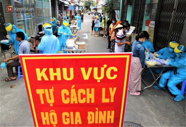 Một năm Việt Nam chống Covid-19: Từ 29 Tết Canh Tý đến lời kêu gọi hãy nhập cảnh chính ngạch để nhân dân đón một cái Tết mới an lành - Ảnh 3. Một năm Việt Nam chống Covid-19: Từ 29 Tết Canh Tý đến lời kêu gọi hãy nhập cảnh chính ngạch để nhân dân đón một cái Tết mới an lành - Ảnh 3.
