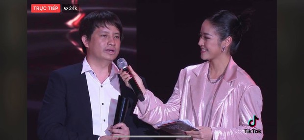 Tập thể bác sĩ tuyến đầu chống dịch tại Đà Nẵng, cha đẻ ATM gạo, SofM... trở thành Top 5 Đại sứ truyền cảm hứng WeChoice Awards 2020 - Ảnh 5.