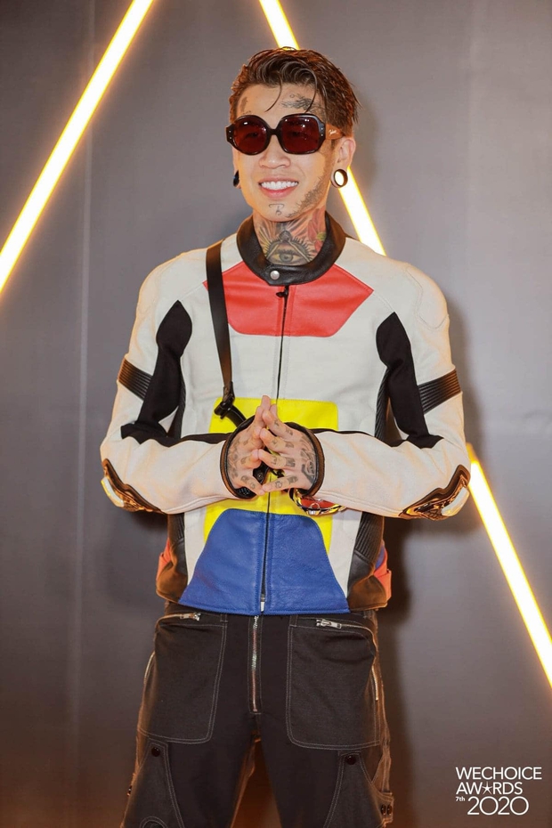 Dàn sao Rap Việt, Sao Nhập Ngũ, Người Ấy Là Ai... xúng xính lên đồ đổ bộ thảm đỏ WeChoice Awards 2020 - Ảnh 2. Dàn sao Rap Việt, Sao Nhập Ngũ, Người Ấy Là Ai... xúng xính lên đồ đổ bộ thảm đỏ WeChoice Awards 2020 - Ảnh 2.