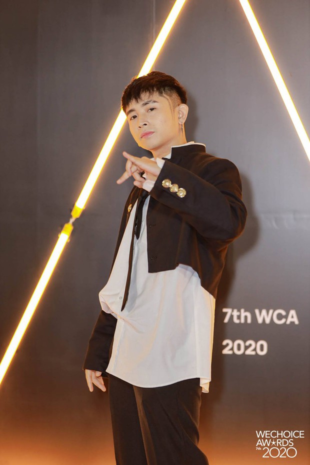 Dàn sao Rap Việt, Sao Nhập Ngũ, Người Ấy Là Ai... xúng xính lên đồ đổ bộ thảm đỏ WeChoice Awards 2020 - Ảnh 7. Dàn sao Rap Việt, Sao Nhập Ngũ, Người Ấy Là Ai... xúng xính lên đồ đổ bộ thảm đỏ WeChoice Awards 2020 - Ảnh 7.