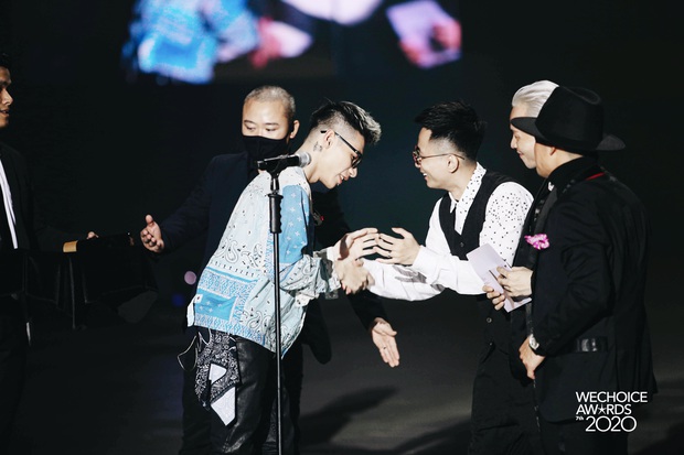 Kết quả 6 hạng mục giải trí WeChoice Awards 2020: Thuỷ Tiên - MCK được xướng tên, bất ngờ nhất Jack và “cuộc đua nghẹt thở” với Sơn Tùng - Ảnh 3. Kết quả 6 hạng mục giải trí WeChoice Awards 2020: Thuỷ Tiên - MCK được xướng tên, bất ngờ nhất Jack và “cuộc đua nghẹt thở” với Sơn Tùng - Ảnh 3.
